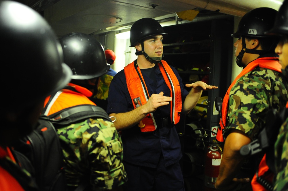 Escanaba trains with Mexican navy