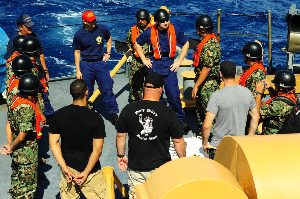 Escanaba trains with Mexican navy