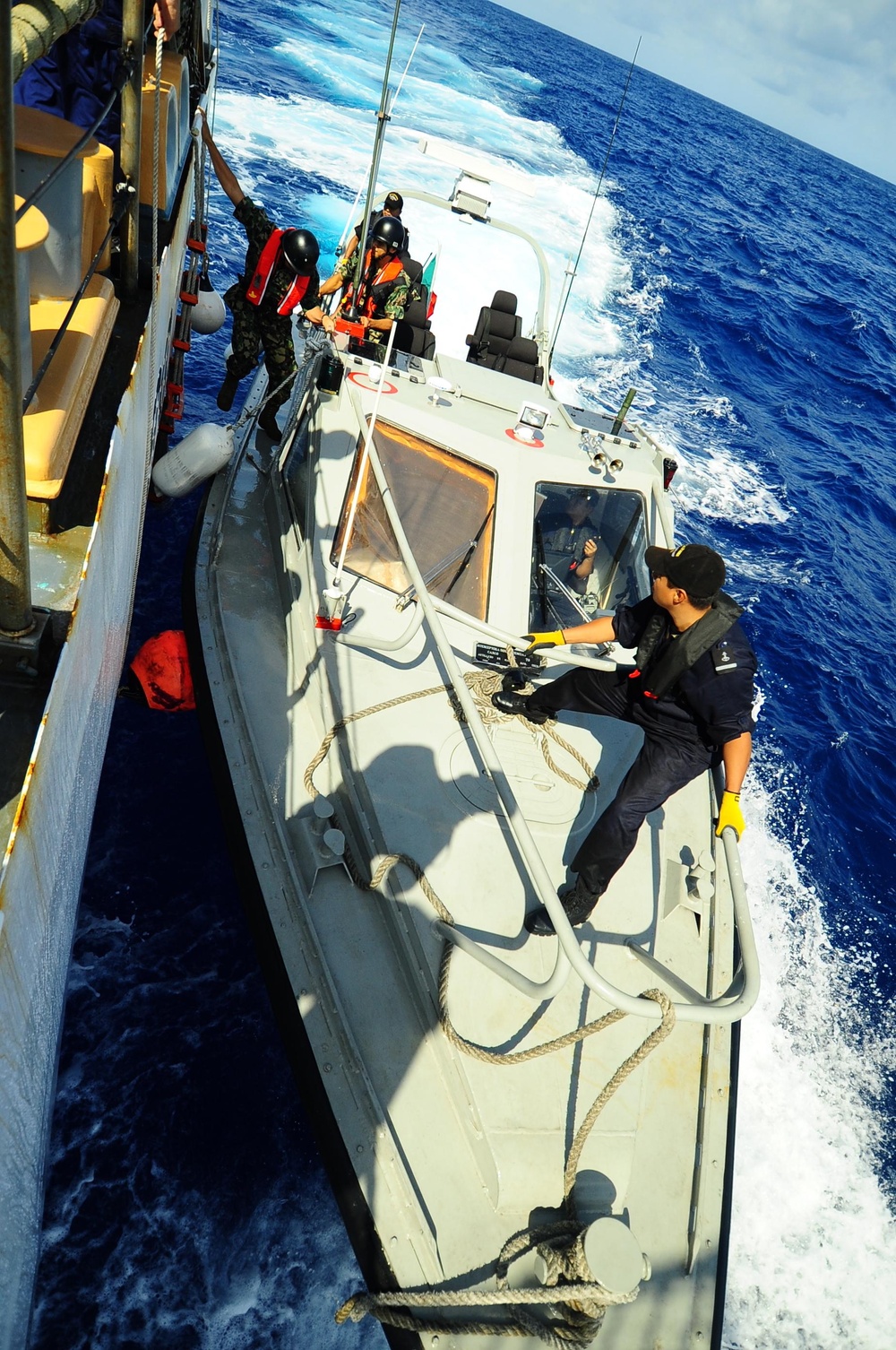 Escanaba trains with Mexican navy