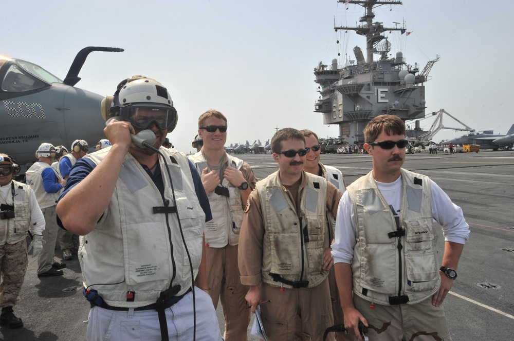 Toby Keith visits the USS Enterprise