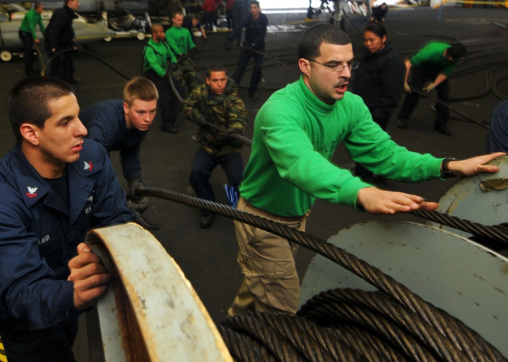 Ronald Reagan sailors continue maintenance