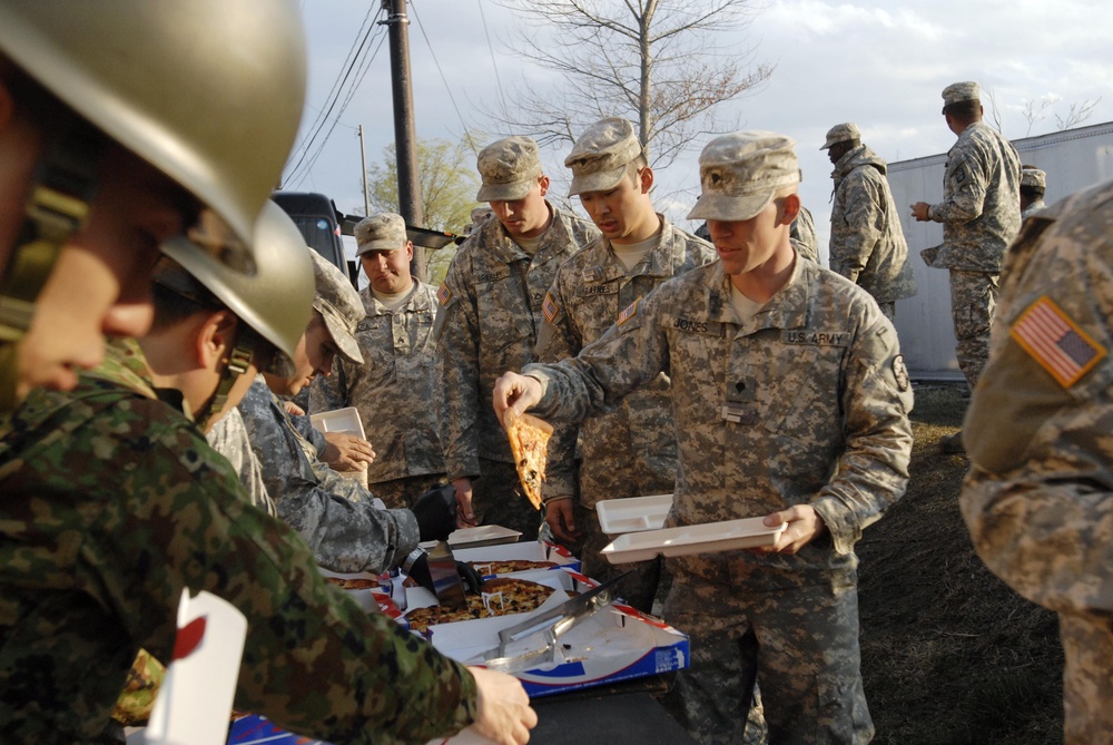 Japanese company donates pizzas to US, Japanese Soldiers