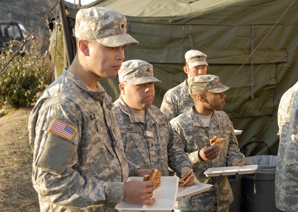 Japanese company donates pizzas to US, Japanese Soldiers