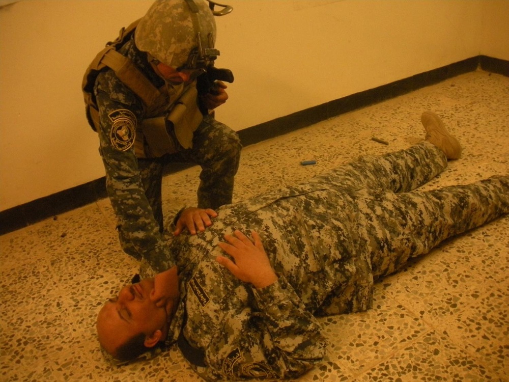 ‘Longknife’ Squadron helps Iraqi Federal Police train their own at ‘Saber Academy’