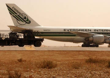 Aerial porters make history, unload cargo for all of Iraq