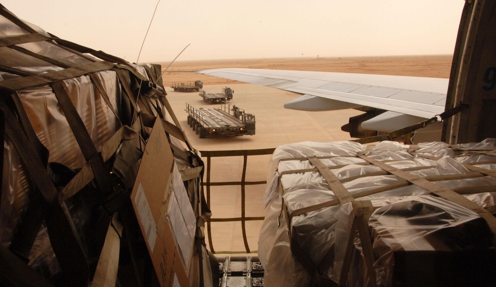 Aerial porters make history, unload cargo for all of Iraq