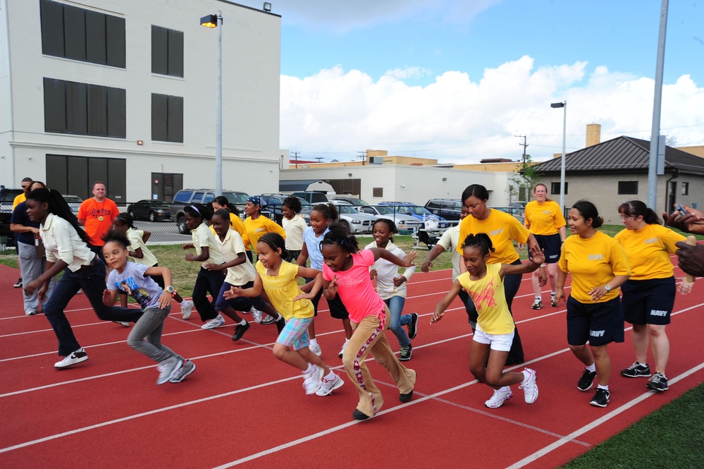 USS Theodore Roosevelt participates in PFA with Lindenwood Elementary School