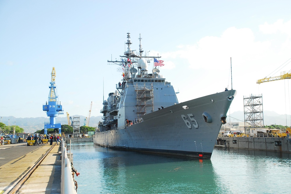 USS Chosin enters dry dock at PHNSY
