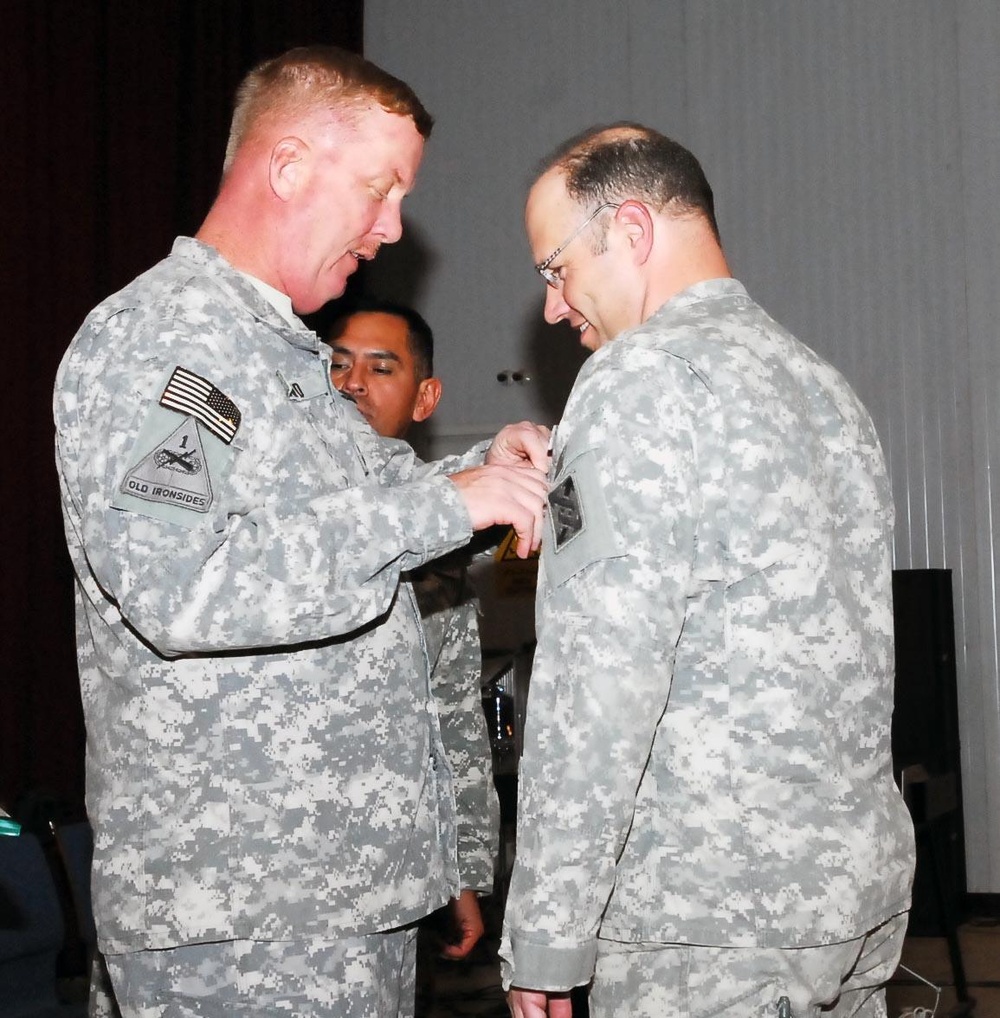Col. John Aarsen receives Bronze Star