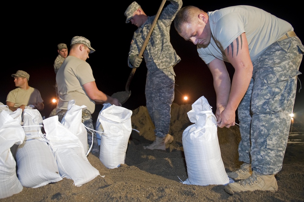 Indiana National Guard soldiers work through night toward 100,000 sandbags goal