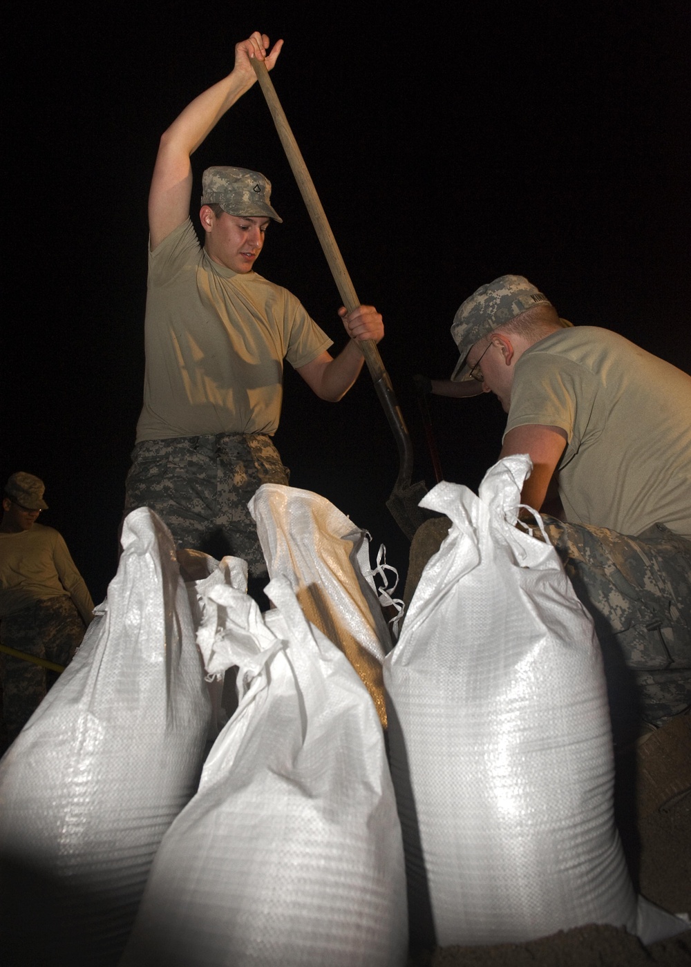 Indiana National Guard soldiers work through night toward 100,000 sandbags goal