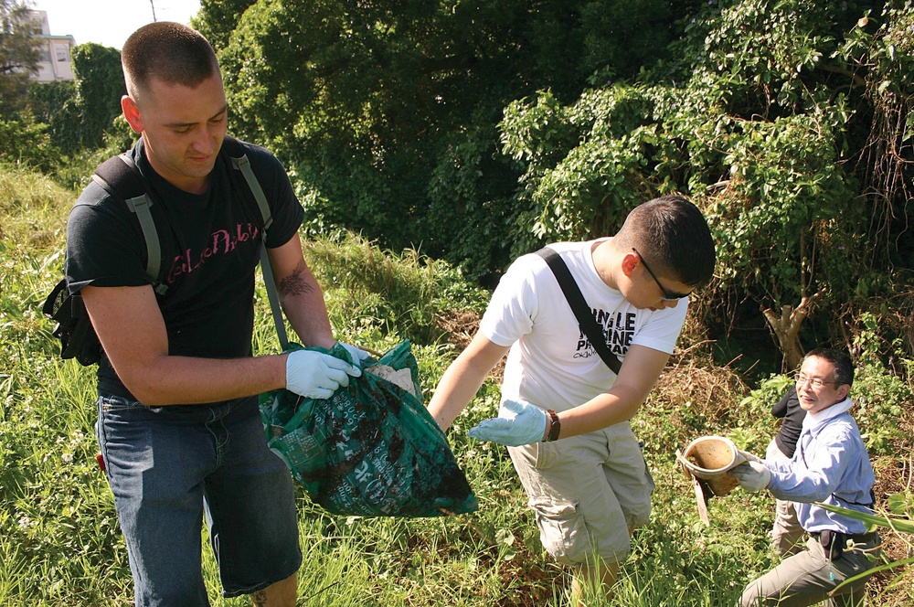 Marines, local volunteers clean Tengan River area