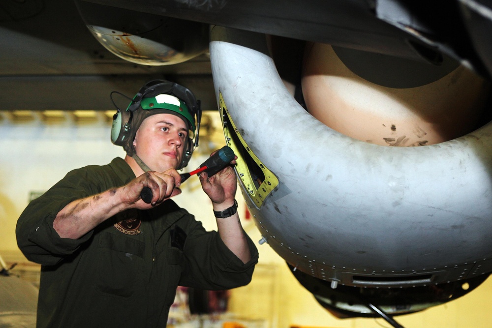 DVIDS - Images - VMM-263 (REIN) Osprey Airframe Mechanics Keep ...