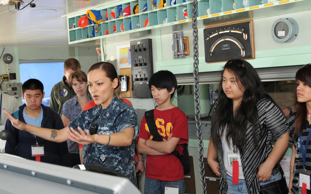 USNS Mercy sailor explains equipment to students