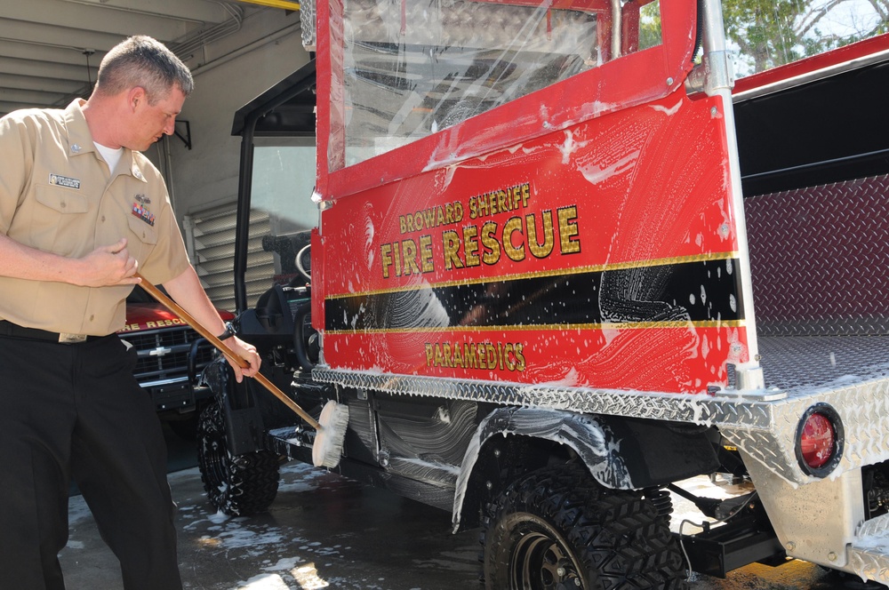USS Ross sailor washes fire rescue vehicle