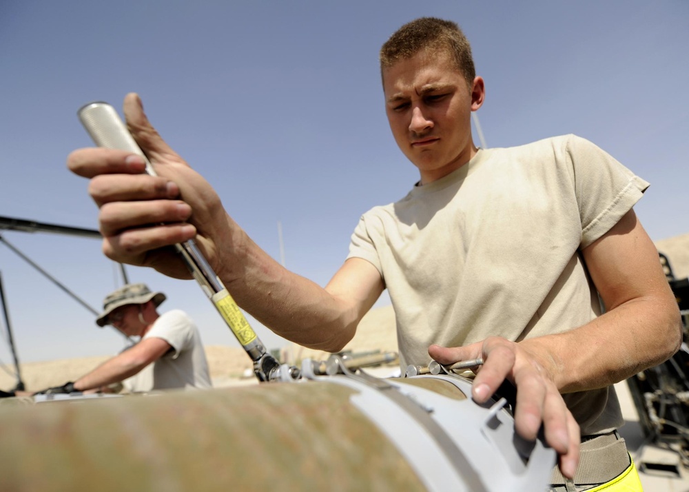 Air Force builds bombs for future A-10 missions