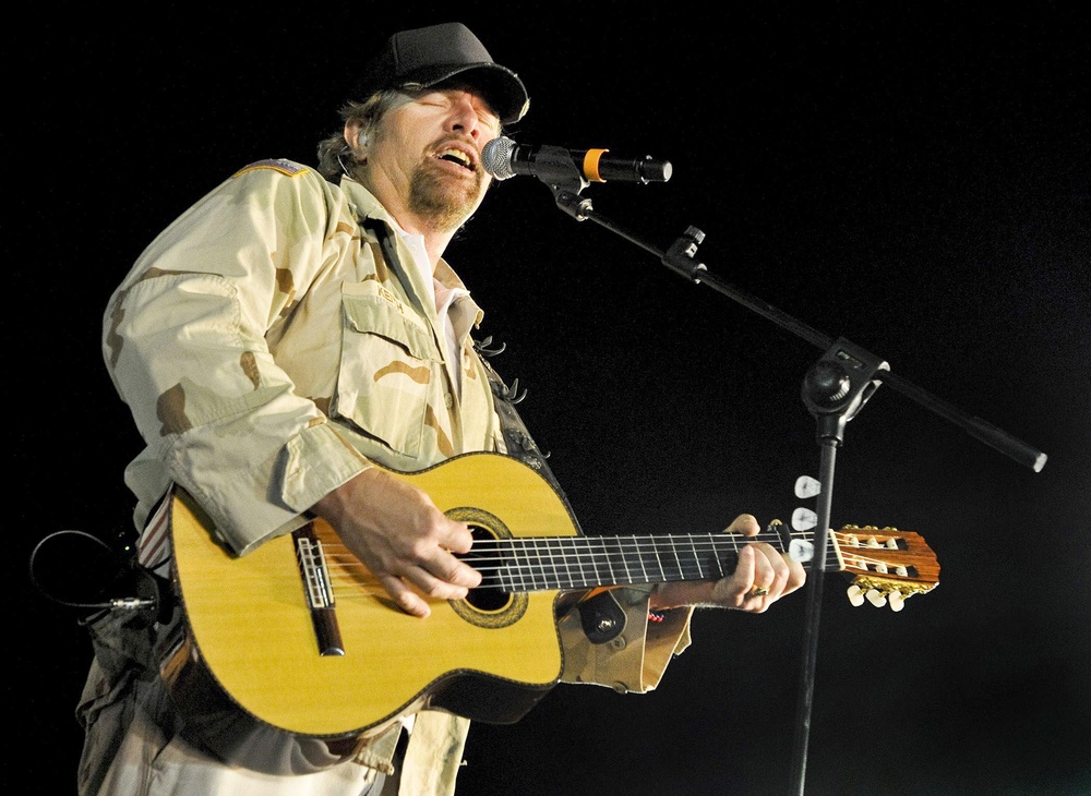 Toby Keith brings 'Locked and Loaded' tour to COB Speicher