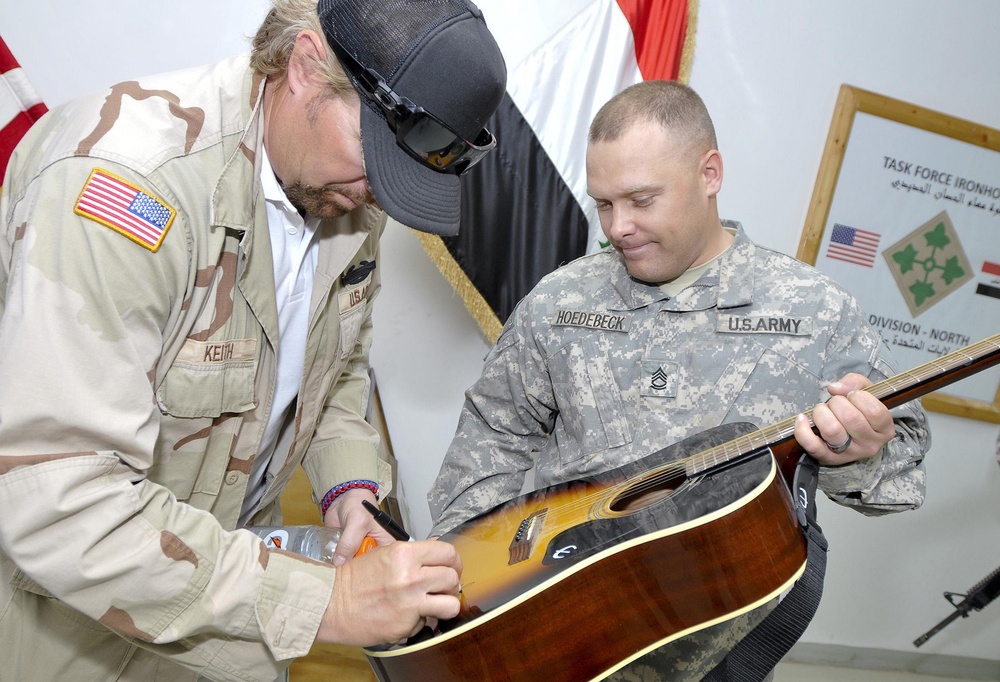 Toby Keith  brings 'Locked and Loaded' tour to COB Speicher