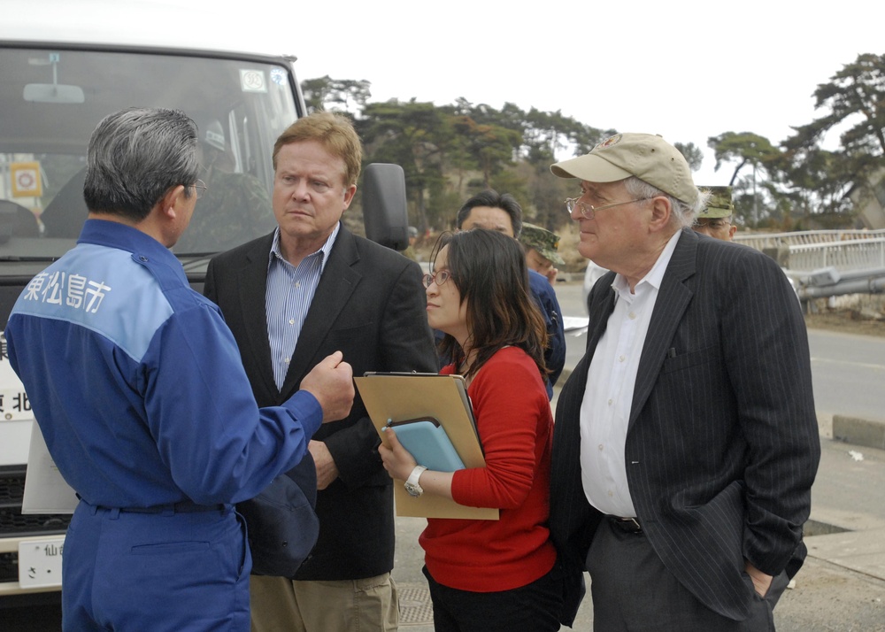 U.S. senators visit devastated region of Japan