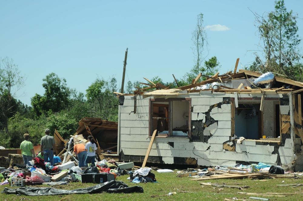 Smithville residents pick up the pieces