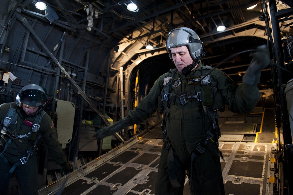 Eagle airlifters aid Japan, US map Honshu currents