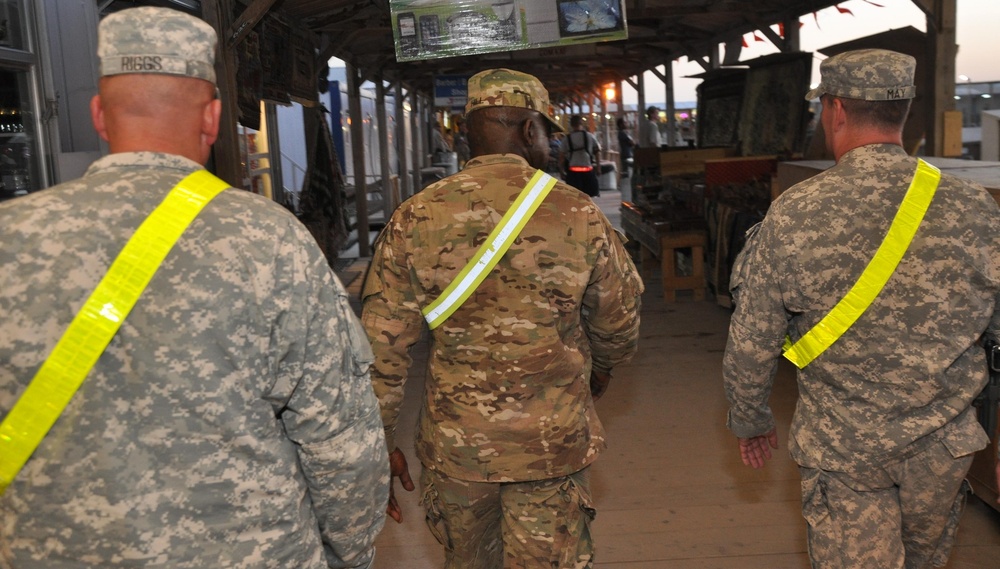 ISAF Senior Enlisted Advisor Visits Kandahar Airfield