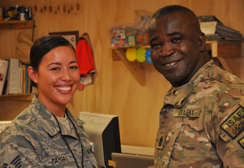 ISAF Senior Enlisted Advisor Visits Kandahar Airfield