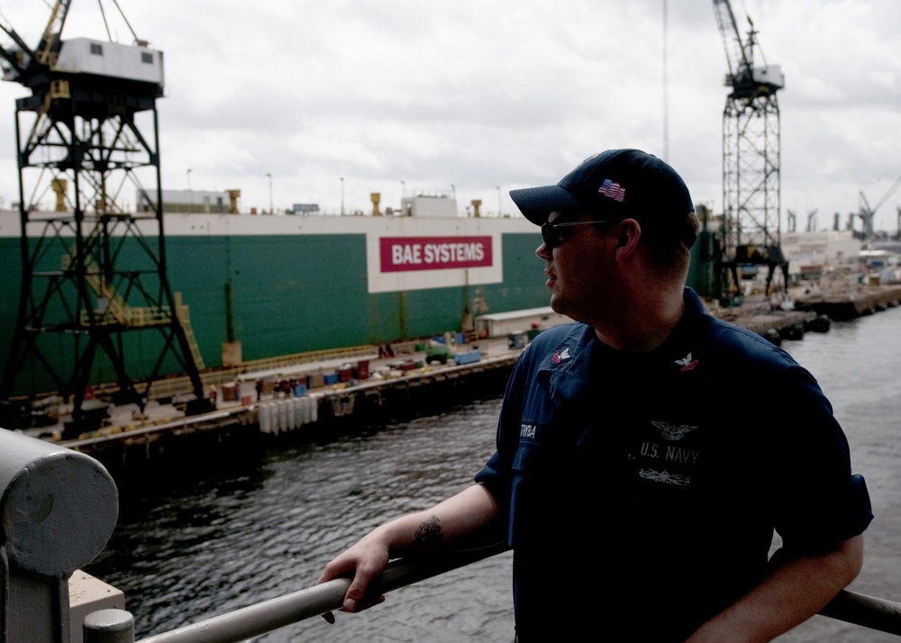 Wasp sailors experience eventful in-port period