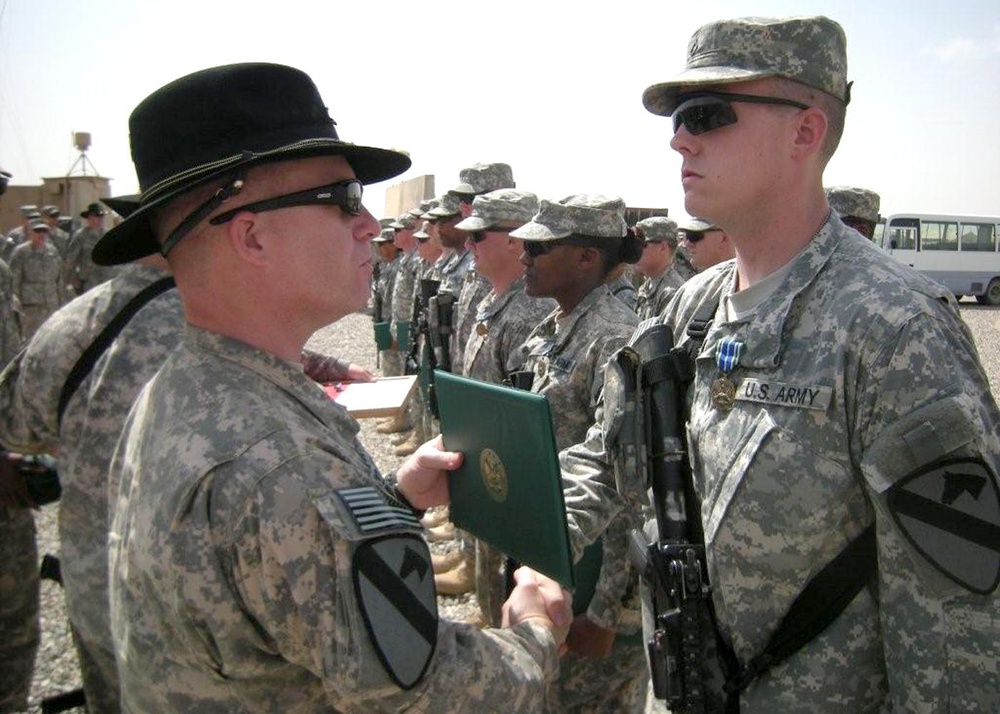 Deployed soldier gives back to supporters in US