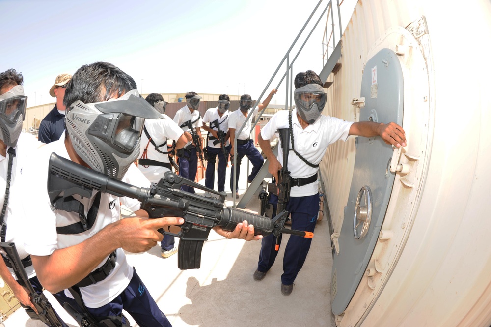 Pakistan Sailors Receive VBSS Training