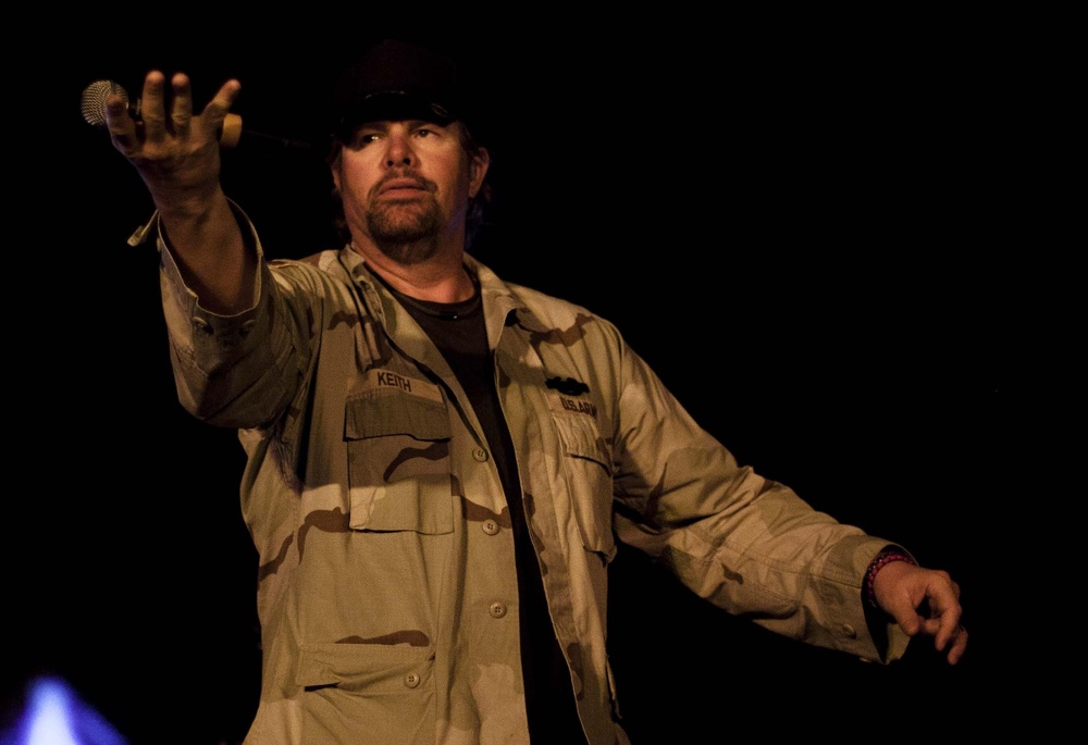 Toby Keith ends USO Tour at Camp Liberty