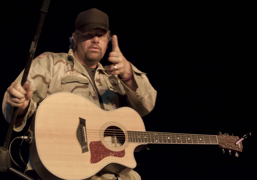 Toby Keith ends USO Tour at Camp Liberty