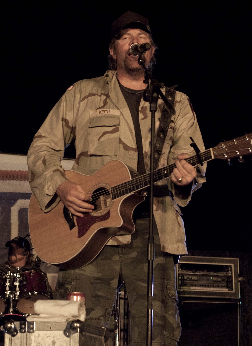 Toby Keith ends USO Tour at Camp Liberty