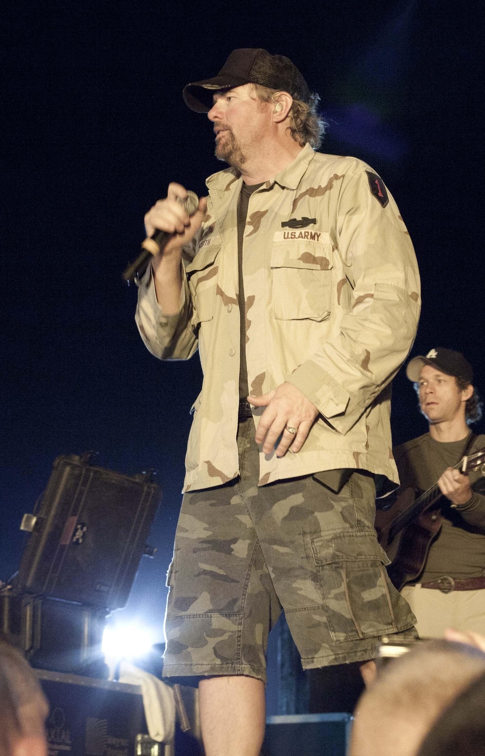 Toby Keith ends USO Tour at Camp Liberty