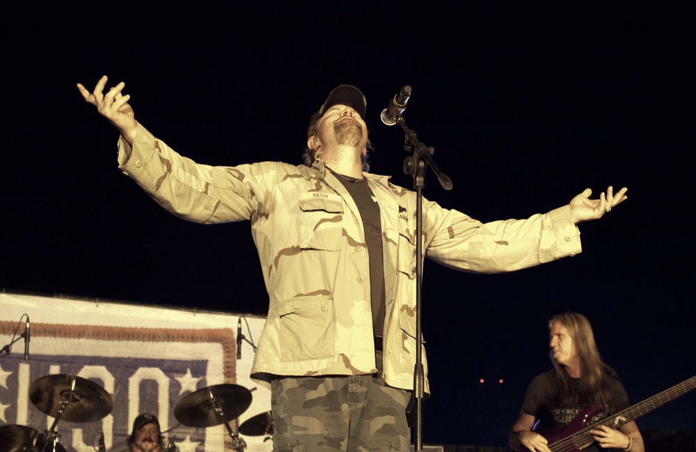 Toby Keith ends USO Tour at Camp Liberty