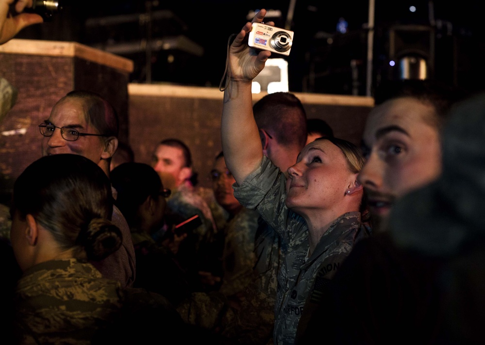 Toby Keith ends USO Tour at Camp Liberty