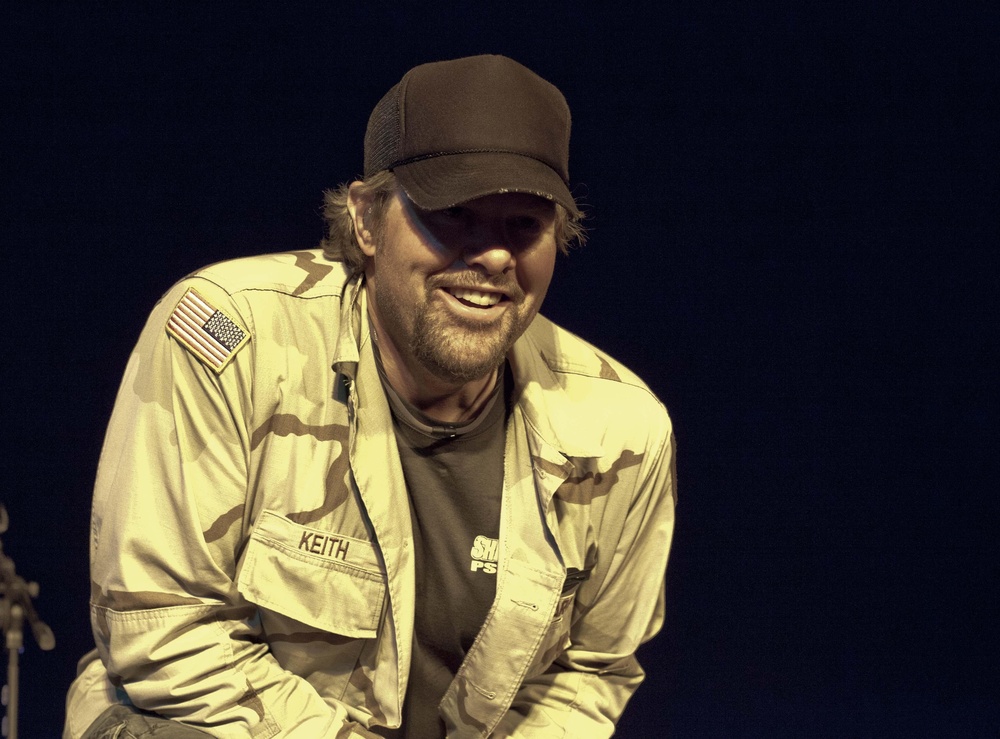 Toby Keith ends USO Tour at Camp Liberty