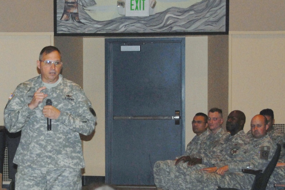 Chief of the Army Reserve visits 9th MSC soldiers and families