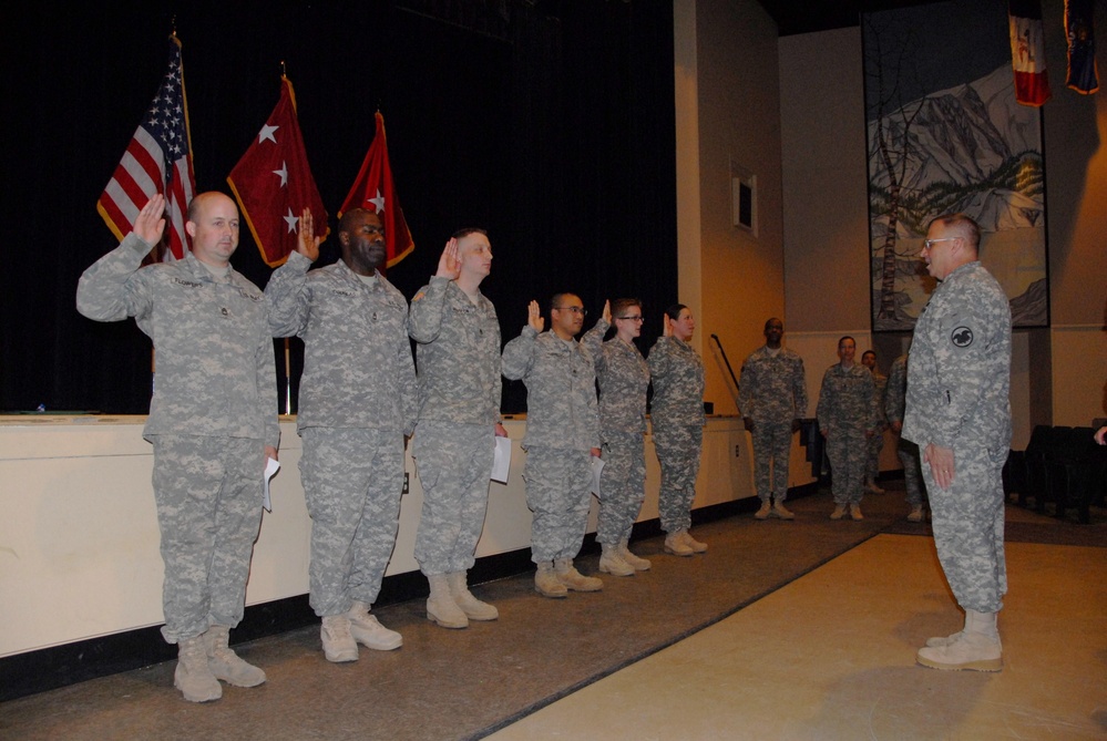 Chief of the Army Reserve visits 9th MSC soldiers and families