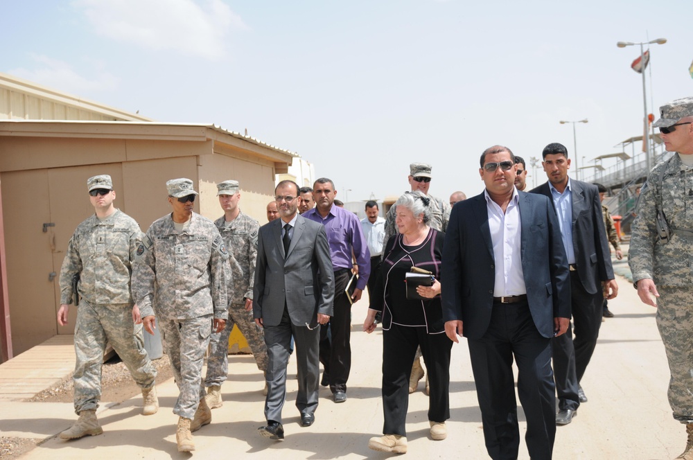 Detainee ops chief gives Karkh prison good reviews