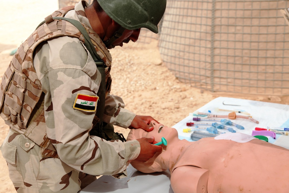 Iraqi army soldiers endure physical and combat training