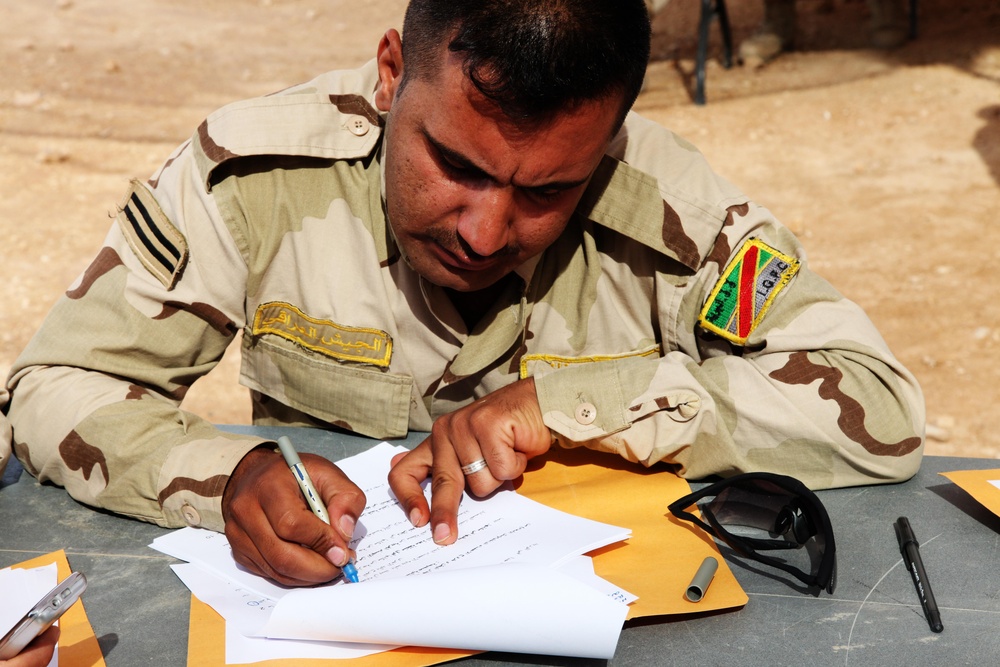 Iraqi army soldiers endure physical and combat training