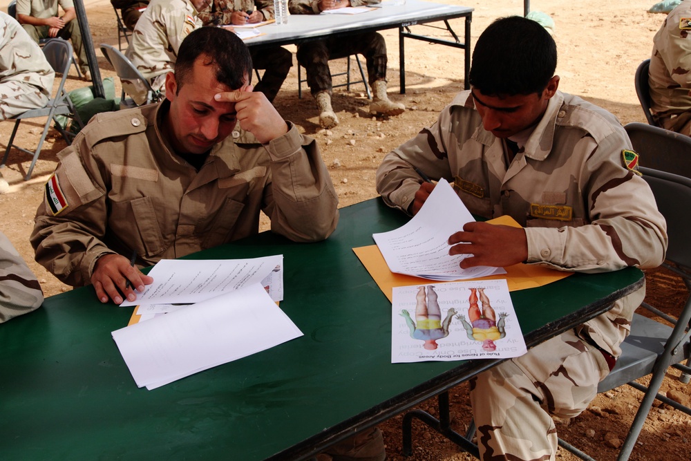 Iraqi army soldiers endure physical and combat training