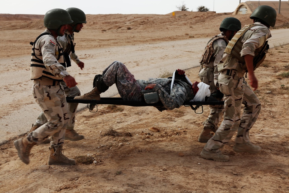 Iraqi army soldiers endure physical and combat training