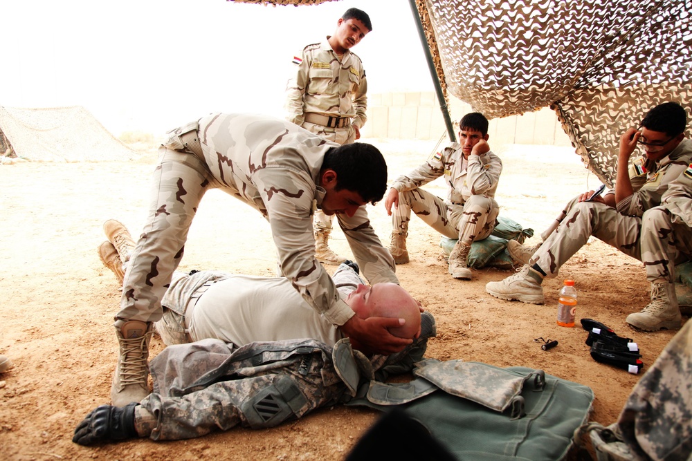 Iraqi army soldiers endure physical and combat training