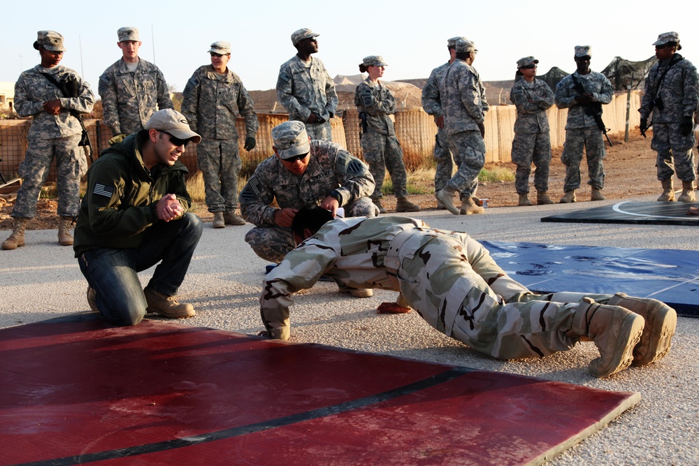 Iraqi army soldiers endure physical and combat training