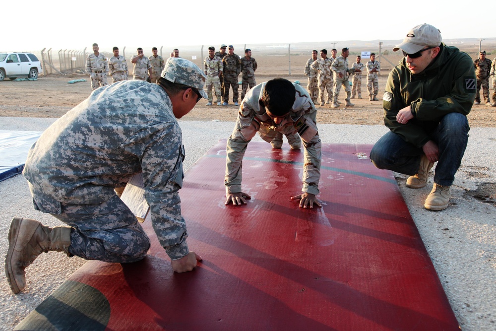 Iraqi army soldiers endure physical and combat training