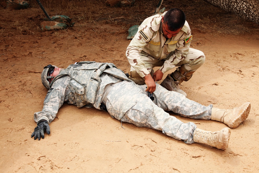 Iraqi army soldiers endure physical and combat training