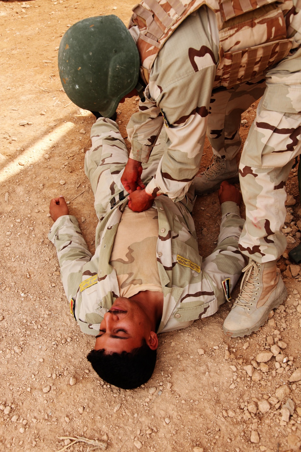 Iraqi army soldiers endure physical and combat training