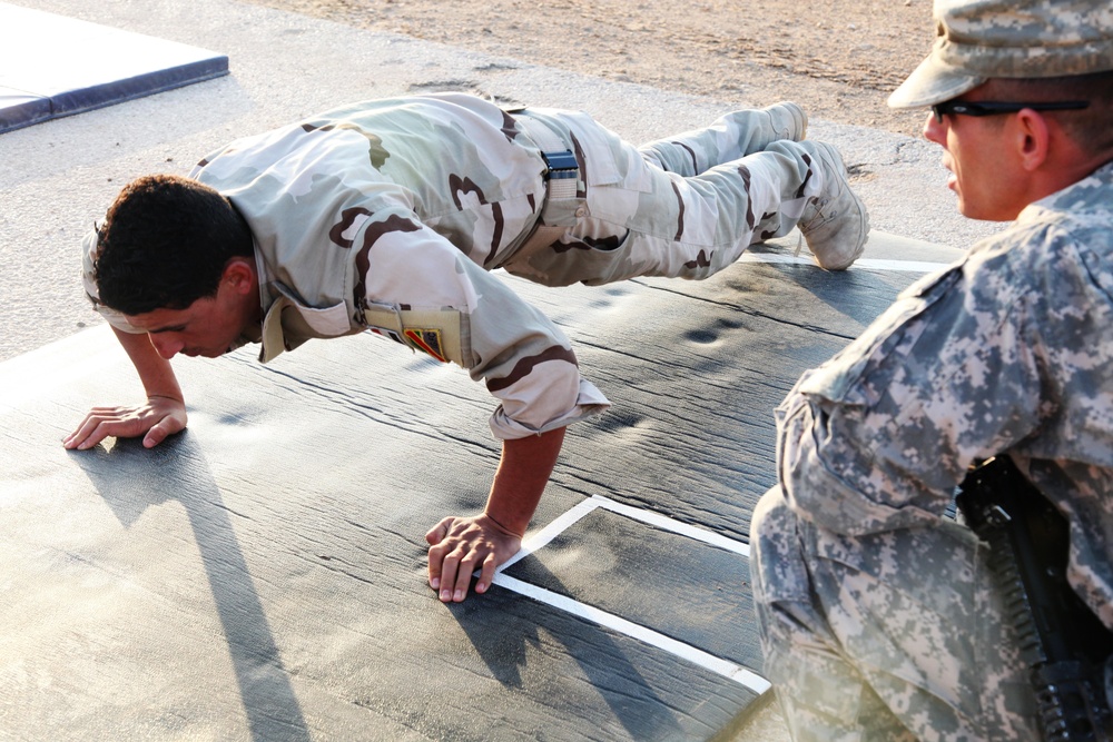 Iraqi army soldiers endure physical and combat training